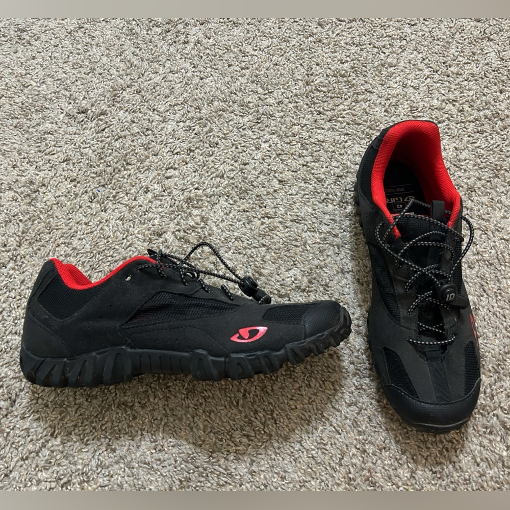 GIRO Junction Cycling Shoe Mens Size 10EU 43 Black Red Off Road Cleated Mountain